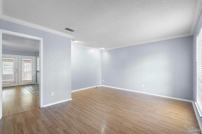 Building Photo - Scenic Heights Living at an Affordable Price!