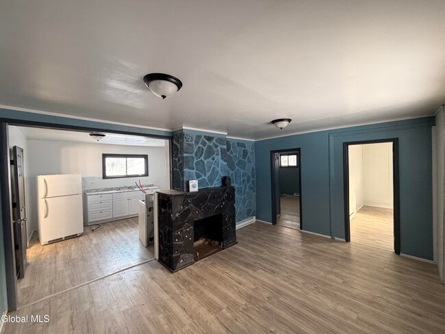 Building Photo - 54 Arch St