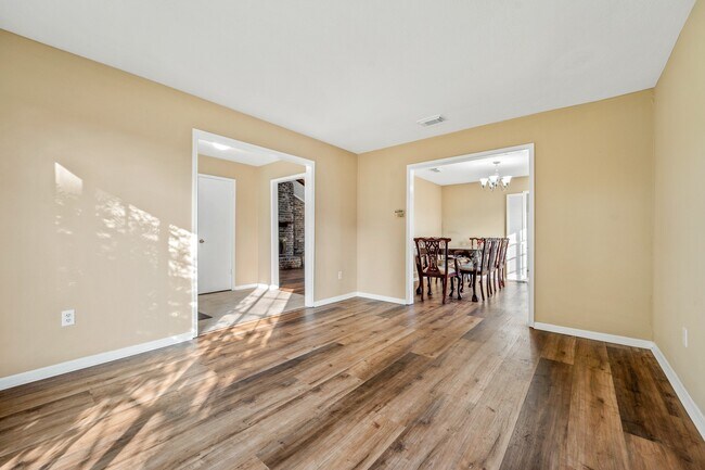 Building Photo - 9302 Claridge Dr