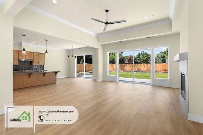 Building Photo - 2856 River Dr