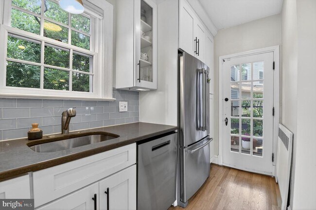 Building Photo - 3005 McKinley St NW