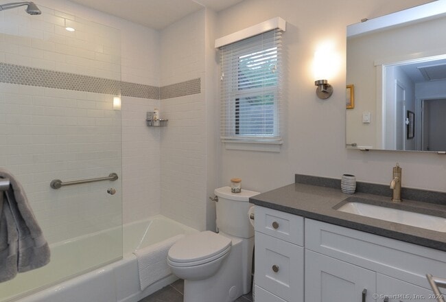 Building Photo - 595 Heritage Village