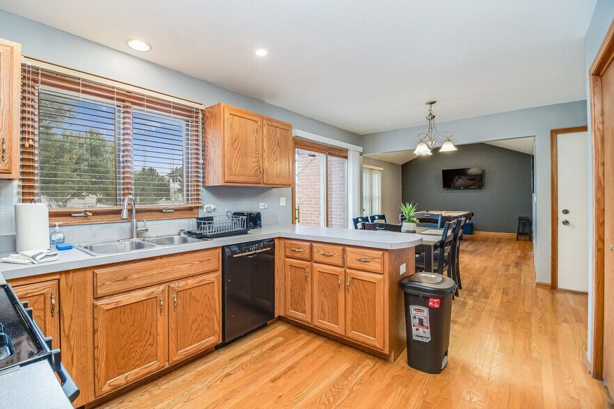 Building Photo - 8057 Mason Ln