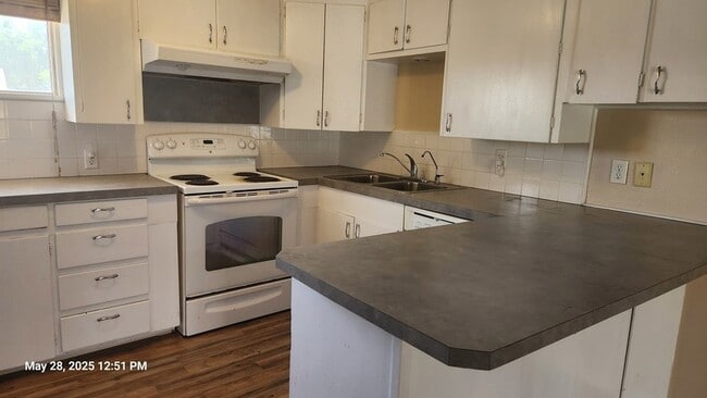 Building Photo - 406 4th St
