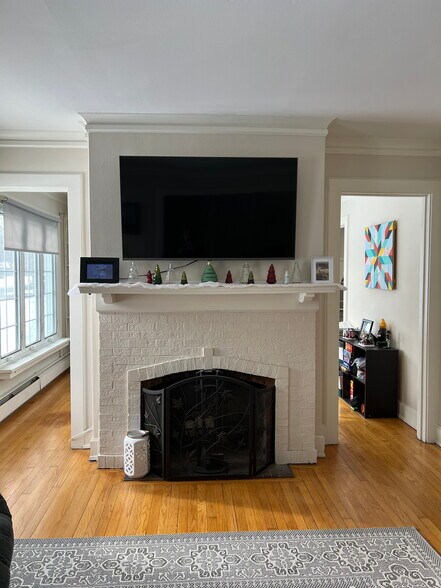 Building Photo - 6826 W Wisconsin Ave