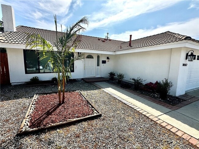 Building Photo - 18562 Stare St