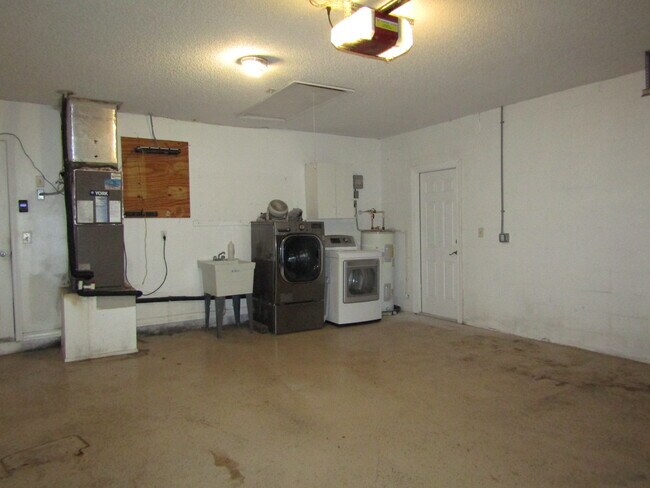 Building Photo - 2624 Valencia Rd