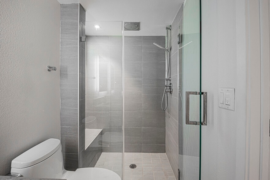 Building Photo - 5869.5B W 88th St