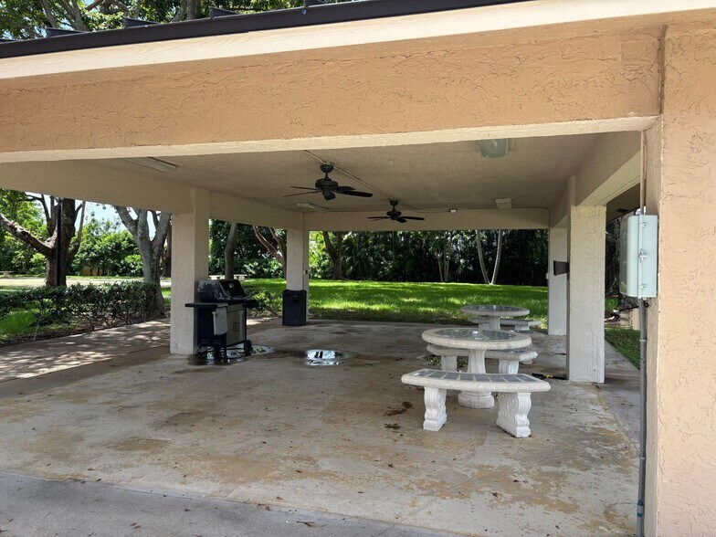 Building Photo - 6433 Sagewood Way