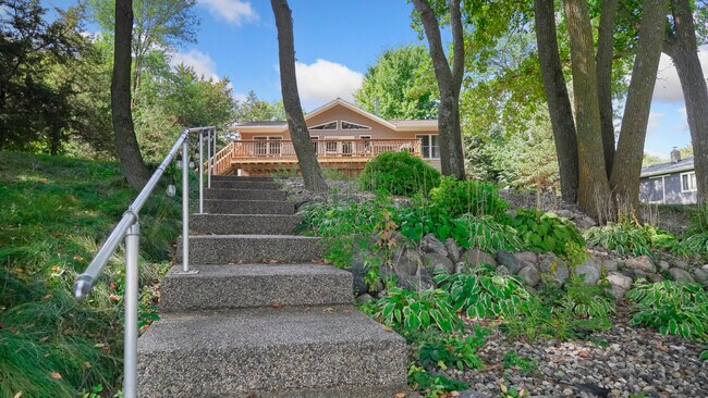 Building Photo - 15955 Bayview Dr NE