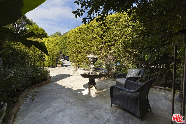 Building Photo - 1407 N Beverly Dr