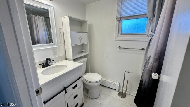 Building Photo - 529 Valley Rd