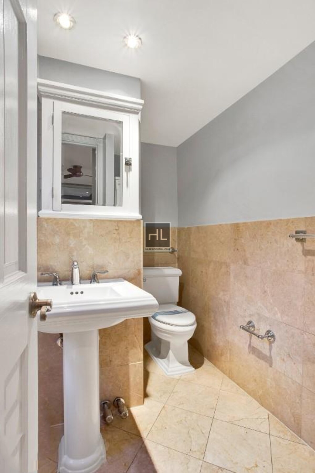 Building Photo - Perry Street