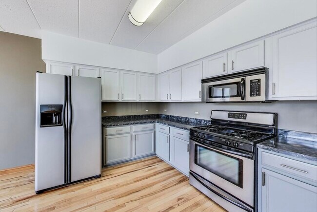 Building Photo - 16671 Liberty Cir