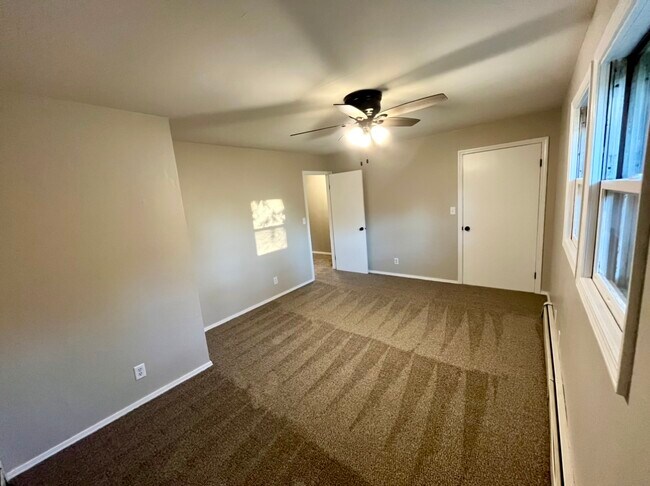 Building Photo - 1207 Rosewood Dr NE