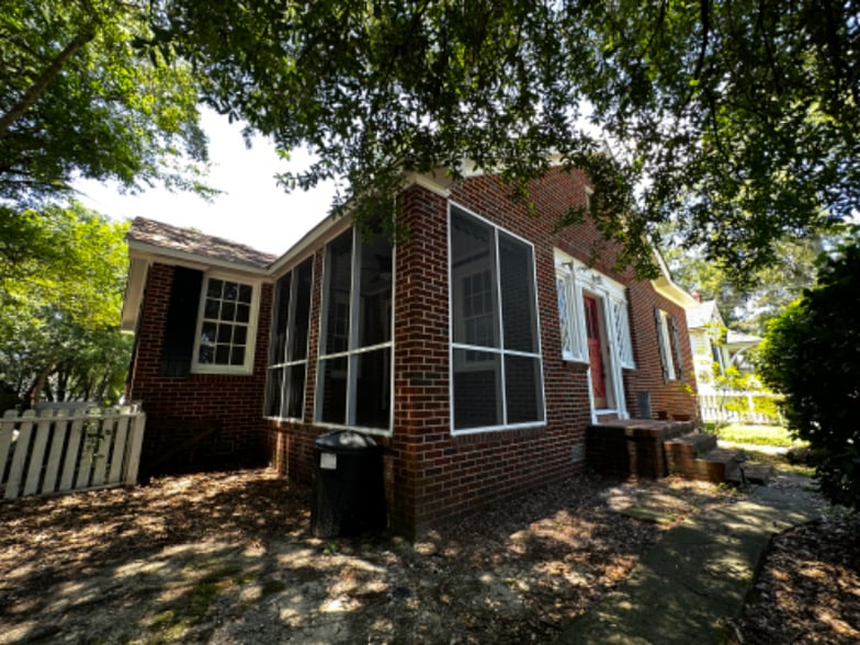 Building Photo - 1709 Pennsylvania Ave