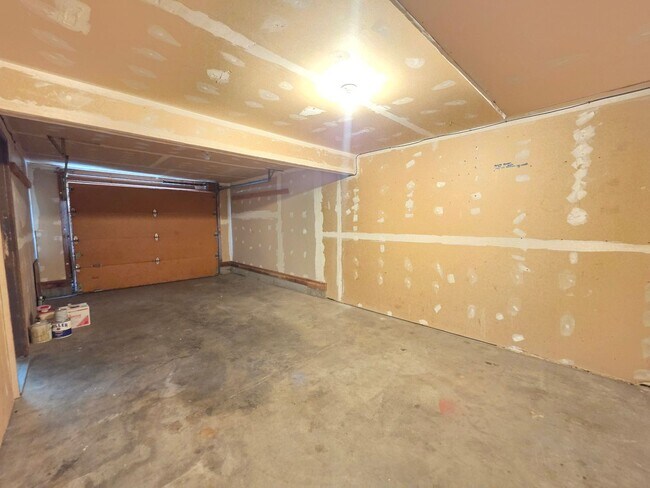 Building Photo - $1,850 - 3 Bed / 2 Bath Bright and Spacious Duplex in Spokane Valley