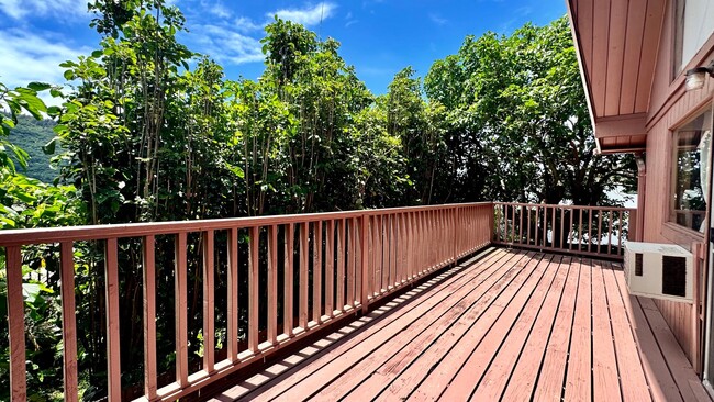 Building Photo - Available Now - Highly Desired 2 Bedroom, ...