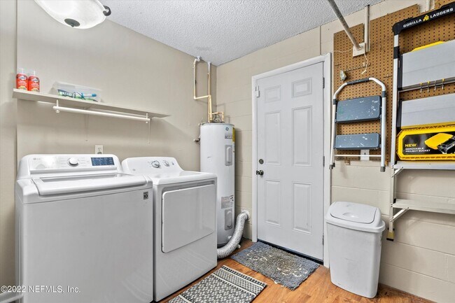 Building Photo - 8440 Frost St N