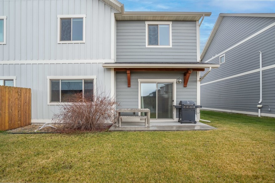 Building Photo - 1403 Happy Ln