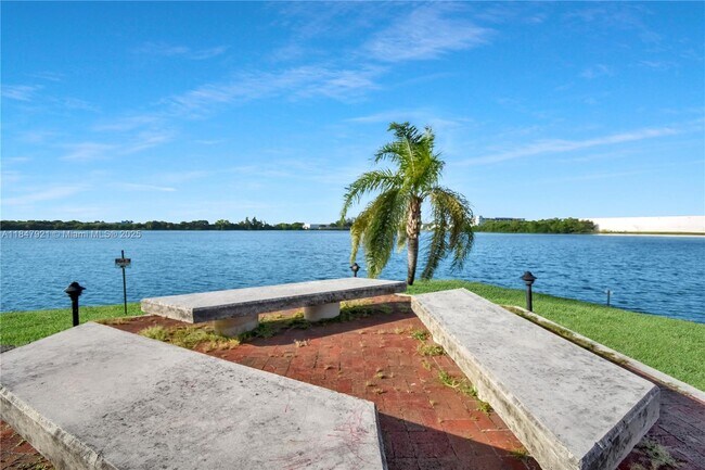 Building Photo - 15499 N Miami Lakeway