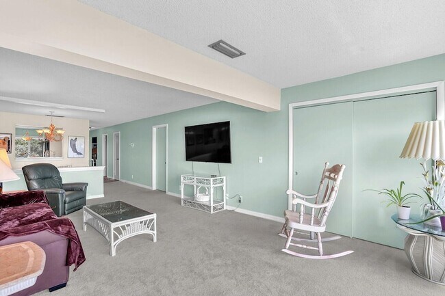 Building Photo - 5910 Via Delray Blvd