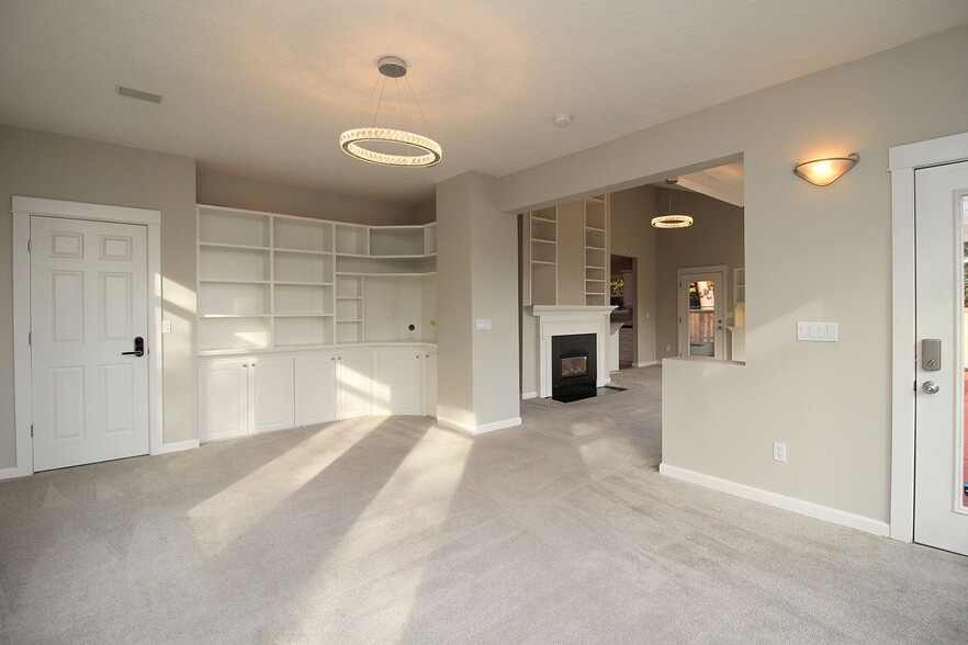 Building Photo - 11731 SW 41st Ave
