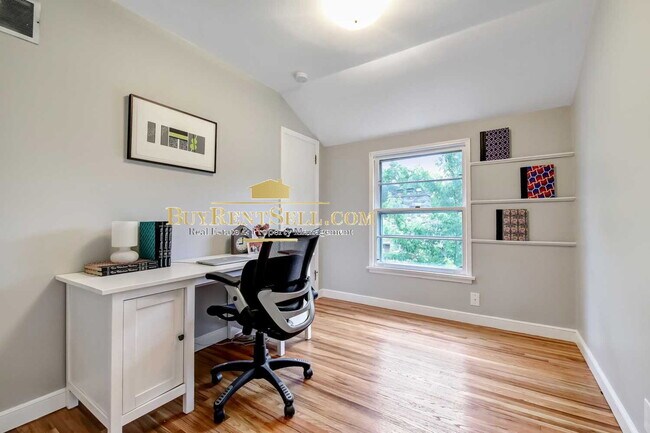 Building Photo - Charming 4-Bed Oasis with Gleaming Hardwood Floors – Your Dream Home Awaits in St. Louis Park!