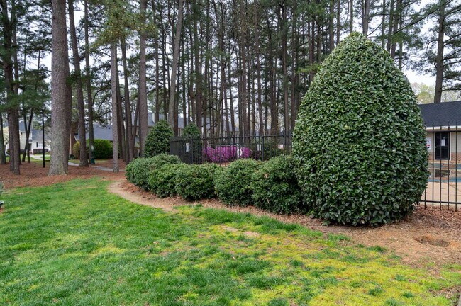 Building Photo - Two Bedroom Townhome in Raleigh's Heart!