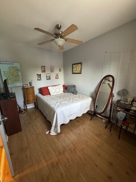 bedroom w/ queen size - 439 W Loveland Ave