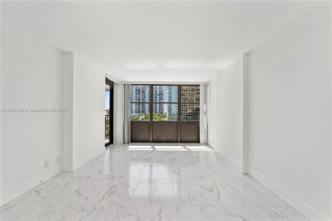 Building Photo - 1925 Brickell Ave