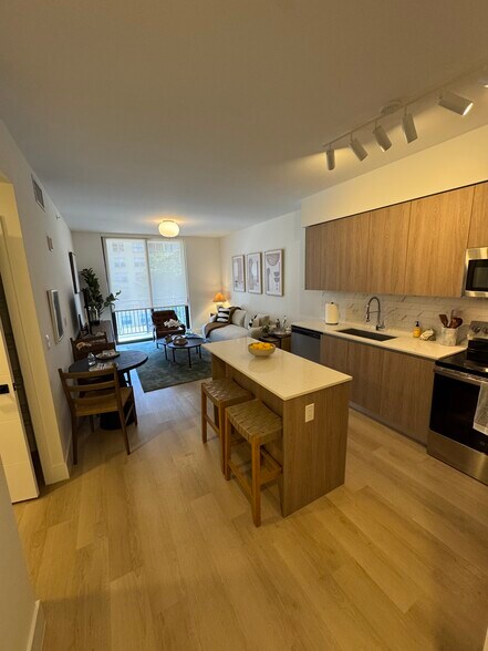 Building Photo - 2375 NE 184th Ter