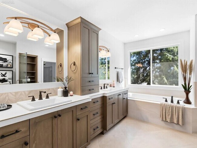 Building Photo - 9010 SW Inez St