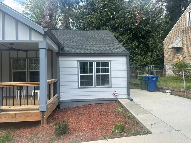 Building Photo - 1841 Bayberry Dr SW