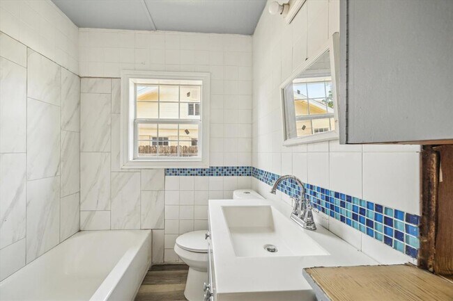 Building Photo - 2504 Oakcliff St