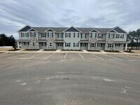 Building Photo - 3 bd 2.5 Ba Townhouse