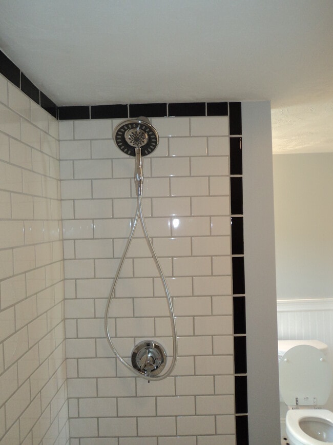 Building Photo - 25 Common St