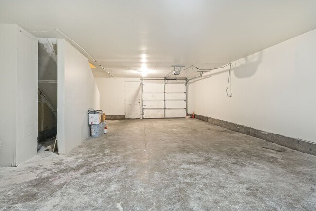 Building Photo - 12221 SE Steele