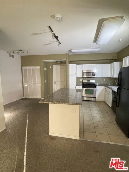 Building Photo - 100 S Alameda St