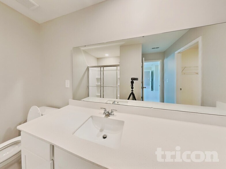 Building Photo - 229 Babbling Brk Dr