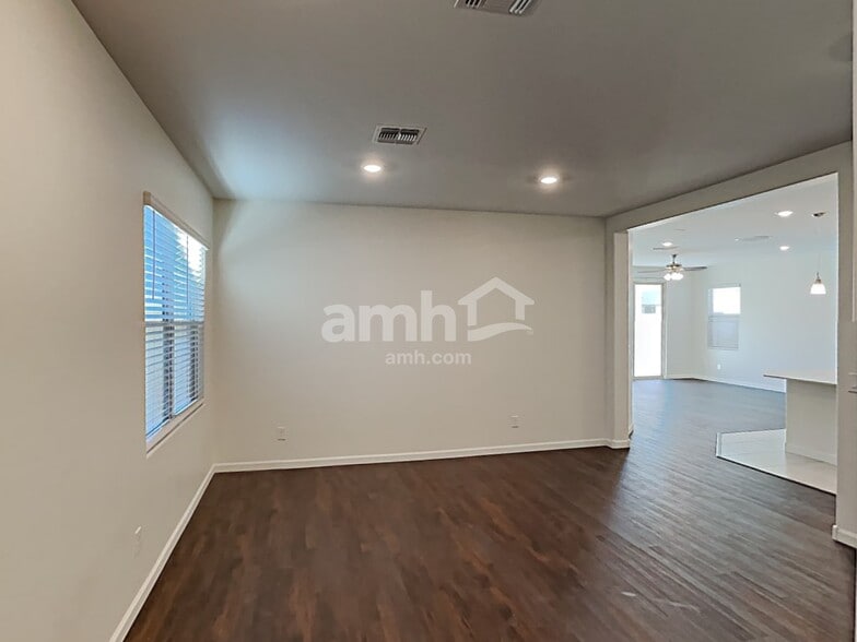 Building Photo - 431 W Organ Pipe Dr