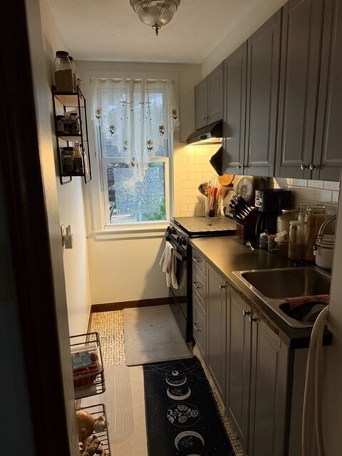 Building Photo - 560 William St