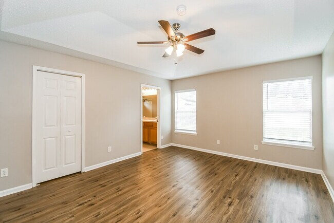 Building Photo - 2600 Creek Ridge Dr