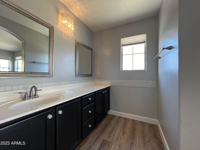 Building Photo - 4364 E Rosemonte Dr