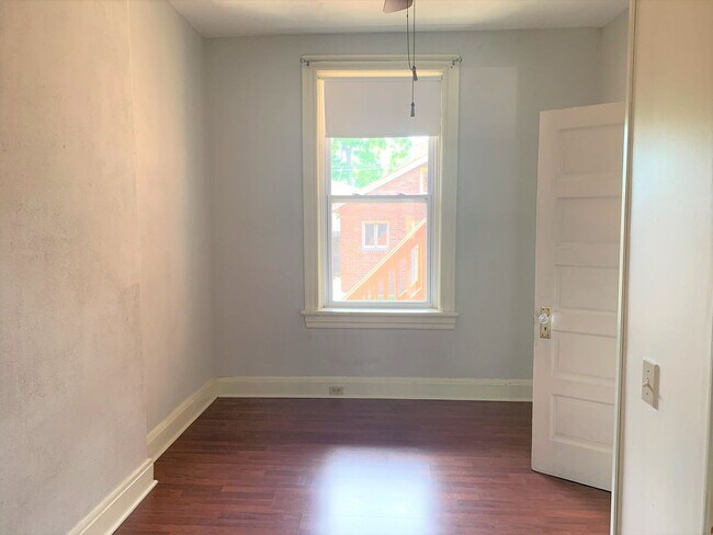 Building Photo - 1077 S Taylor Ave