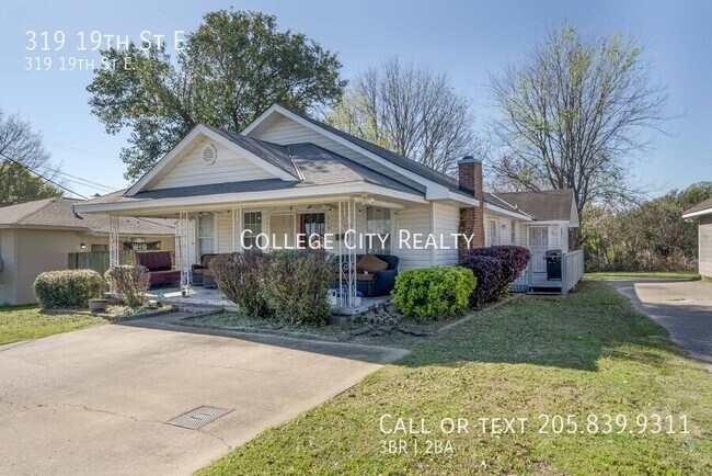 Building Photo - 319 19th St E