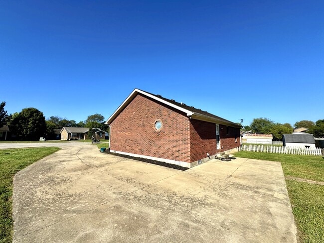 Building Photo - 118 Thunder Spg Dr