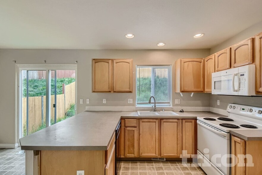 Building Photo - 8928 160th St Ct E