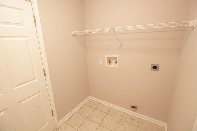 Building Photo - 1910 Harmony St