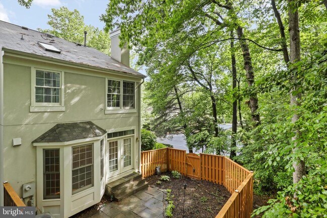 Building Photo - 11300 Fairwind Way